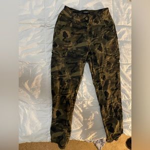 Fashion nova camo cargo pants size 2
